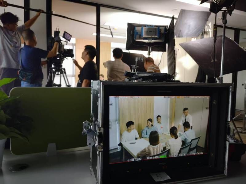 广河县TVC拍摄公司：科技产品视觉化大师，诠释未来感与功能美学